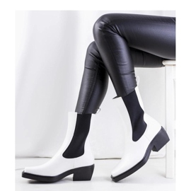 Bílé kotníkové boty značky Maret - Solea bílý 1