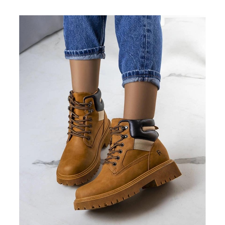 Hnědé zateplené turistické boty značky Nadel - Solea hnědý 1