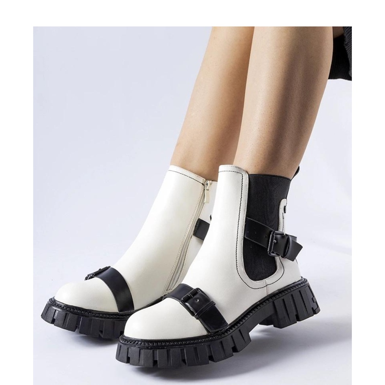 Bílé kotníkové boty s masivní podrážkou značky Fontarine - Solea bílý 1 Bílé kotníkové boty s masivní podrážkou značky Fontarine - Solea bílý 1