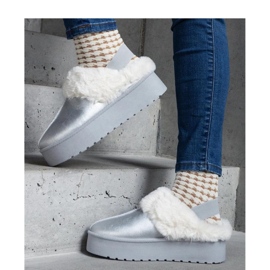 Stříbrné pantofle na platformě zdobené kožíškem s gumičkou v patě, Asza - Solea šedá 1