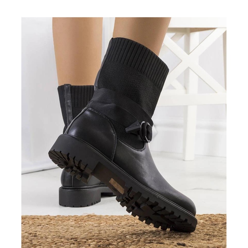 Černé kotníkové boty s elastickým svrškem Ricky - Solea černá 1