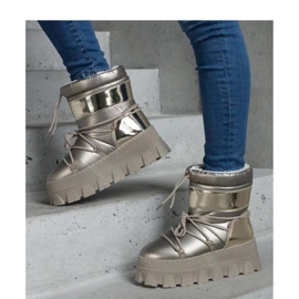 Zlaté sněhule na platformě s lakovanými vložkami Losta - Solea 1 Zlaté sněhule na platformě s lakovanými vložkami Losta - Solea 1