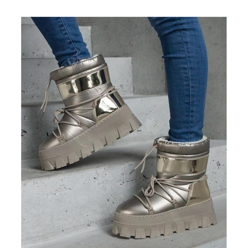 Zlaté sněhule na platformě s lakovanými vložkami Losta - Solea 1 Zlaté sněhule na platformě s lakovanými vložkami Losta - Solea 1