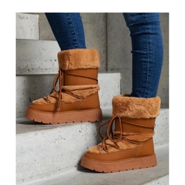 Hnědé zateplené sněhule zdobené kožíškem hnědý 1