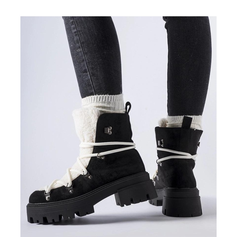 Černé dělnické boty s ozdobným jazykem černá 1