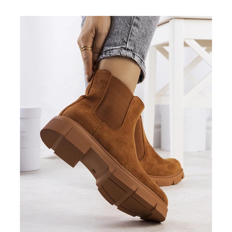 Hnědé dámské kozačky hnědý 1