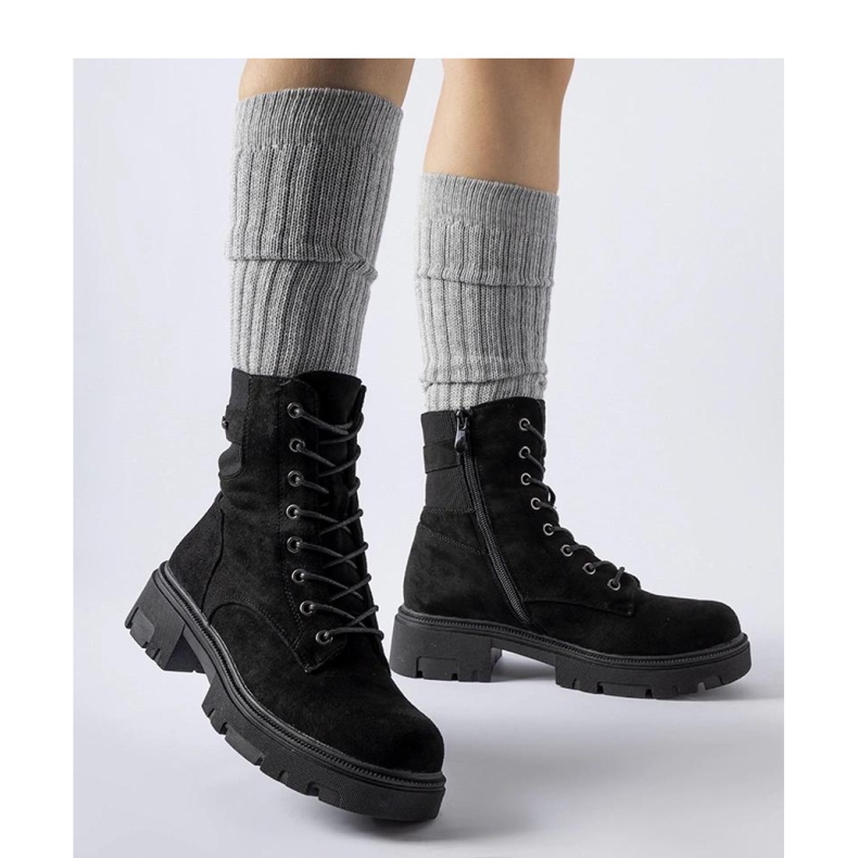 Černé, lehce zateplené kozačky z ekologického semiše černá 1 Černé, lehce zateplené kozačky z ekologického semiše černá 1