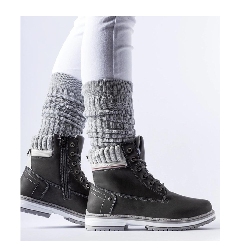 Šedé, izolované turistické boty šedá 1