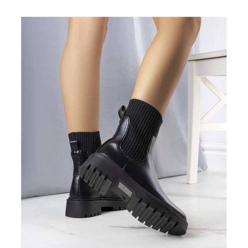 Černé zateplené kozačky černý 1