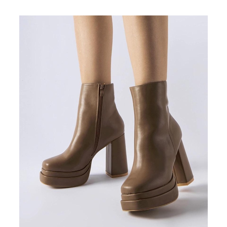 Hnědé kozačky na vysokém podpatku hnědý 1 Hnědé kozačky na vysokém podpatku hnědý 1