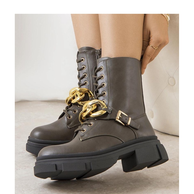 Zelené turistické boty s řetízkem zelená 1