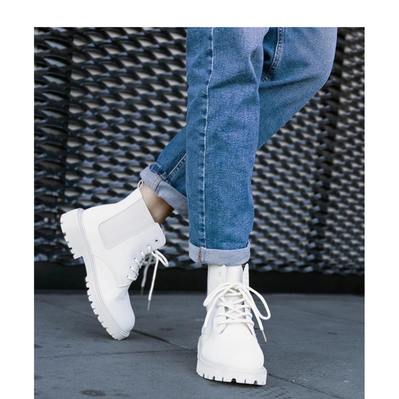 Světle béžové zateplené turistické boty béžový 2 Světle béžové zateplené turistické boty béžový 2