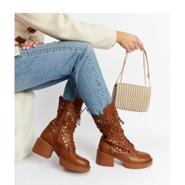 Hnědé prolamované kozačky na vysokém podpatku hnědý 1