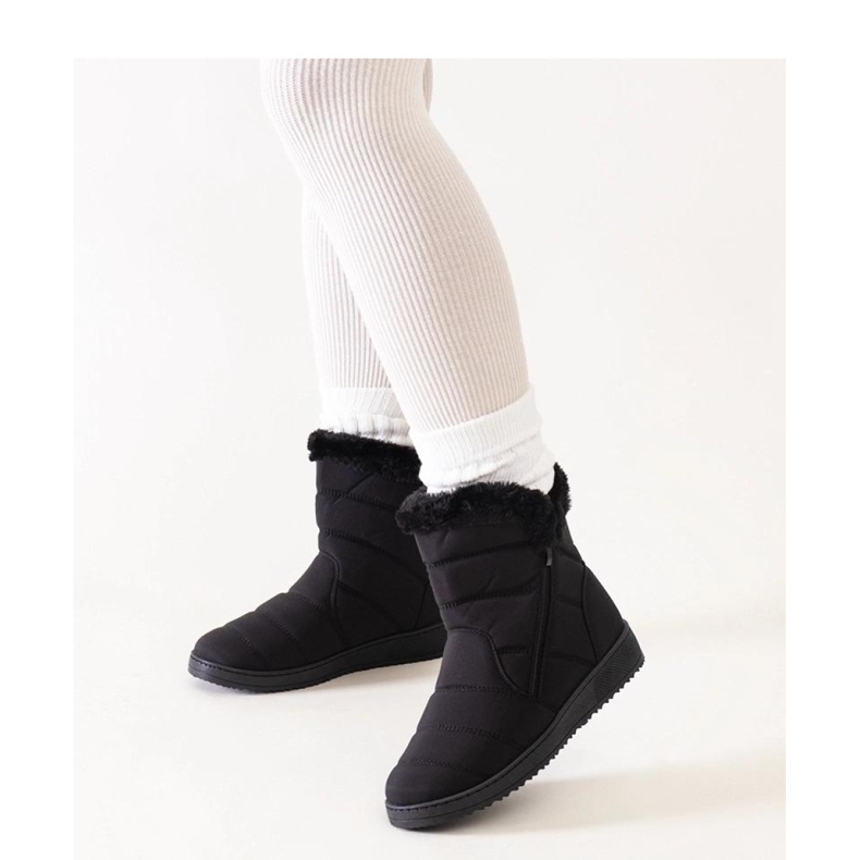 Černé sněhule zdobené kožešinou černá 1