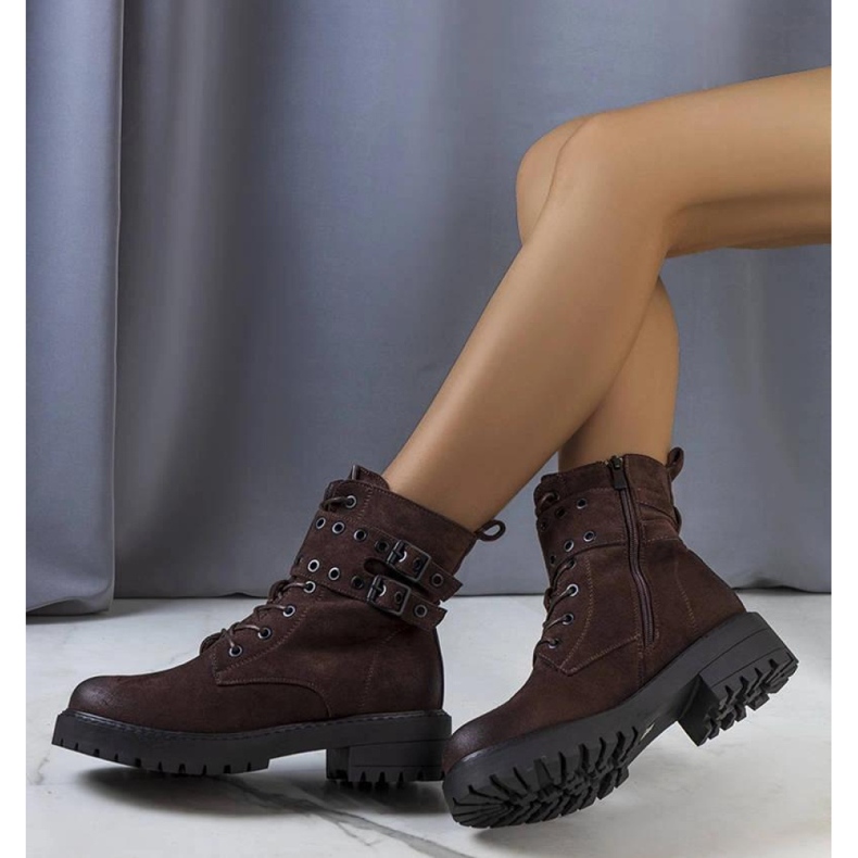 Tmavě hnědé turistické boty hnědý 1