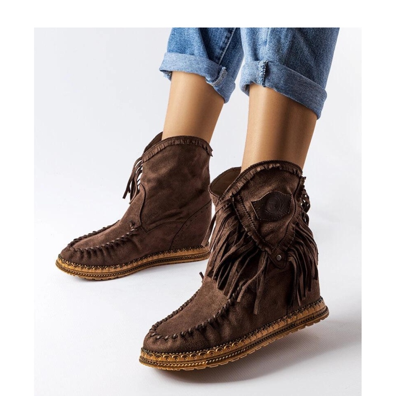 Hnědé kozačky na klínku hnědý 1 Hnědé kozačky na klínku hnědý 1