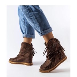 Hnědé kozačky na klínku hnědý 2 Hnědé kozačky na klínku hnědý 2