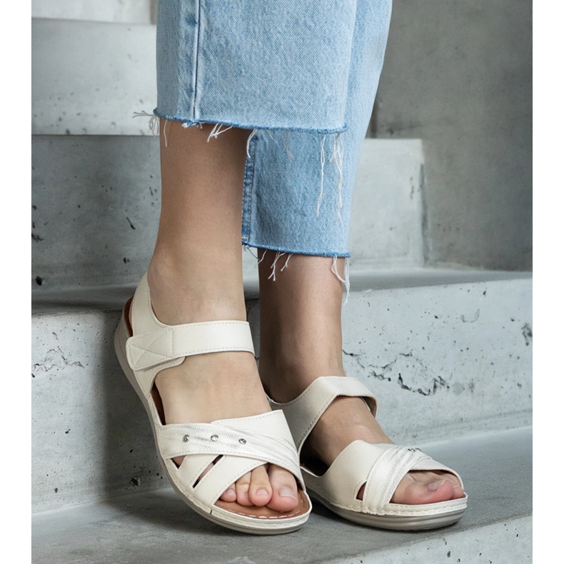 Béžové sandály na platformě béžový 1