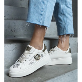 Béžové tenisky zdobené nášivkou a nápisy na platformě Etara béžový 1