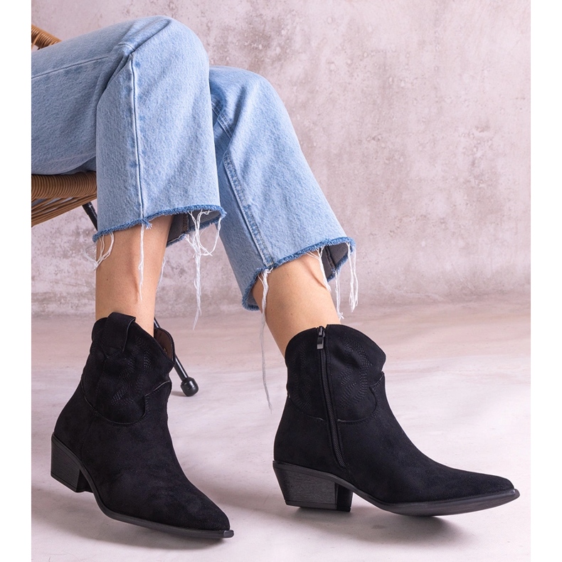 Černé kovbojské boty izolovaný kotník černá 1