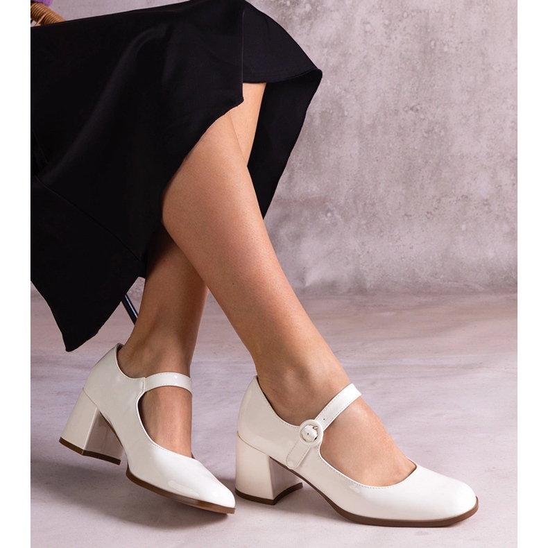 Bílá vázaná čerpadla s proužkem na sloupku bílý 2