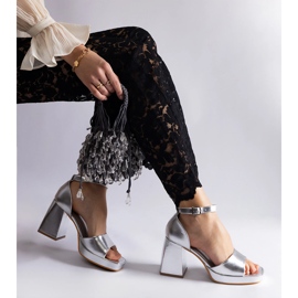 Silver dámské sandály s masivní kovovou patou stříbrný 1