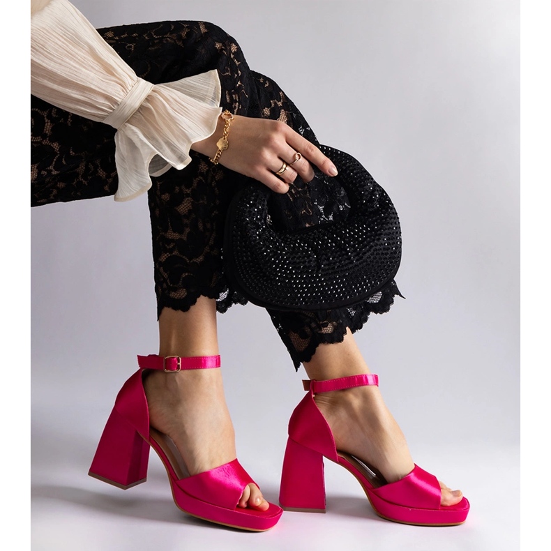 Růžové saténové dámské sandály s masivní patou růžový 2