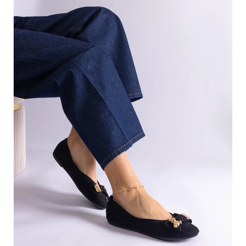 Černé balerínky zdobené mašlí a broží černá 1