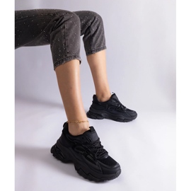 Černé sportovní tenisky na masivní podrážce černá 1