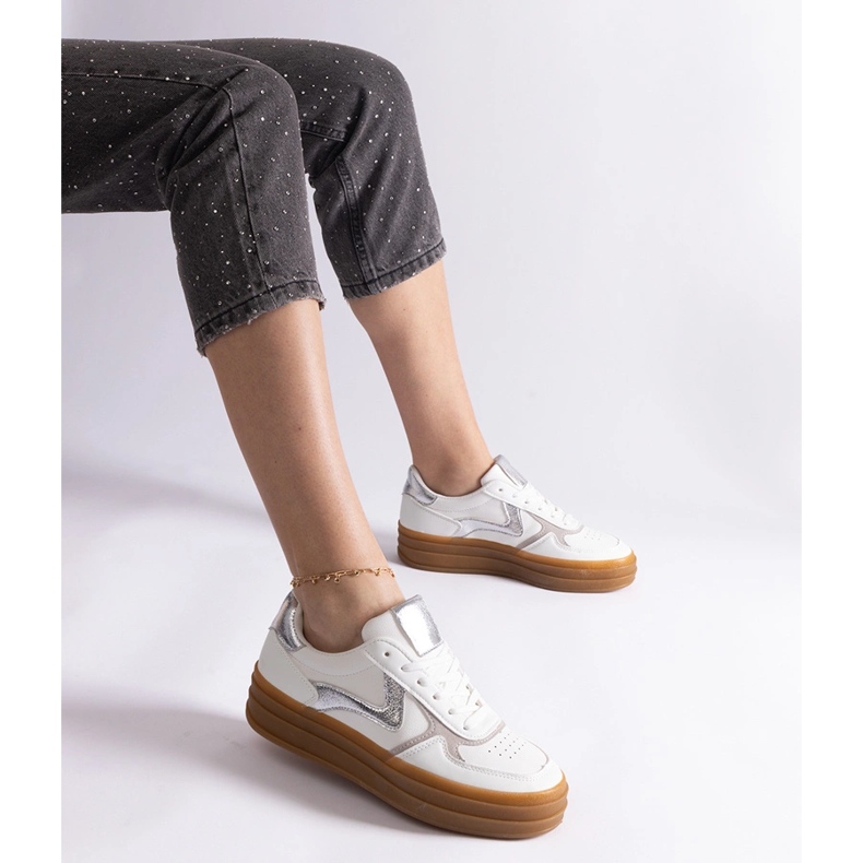 Bílé a stříbrné tenisky s gumovou podrážkou bílý 2 Bílé a stříbrné tenisky s gumovou podrážkou bílý 2