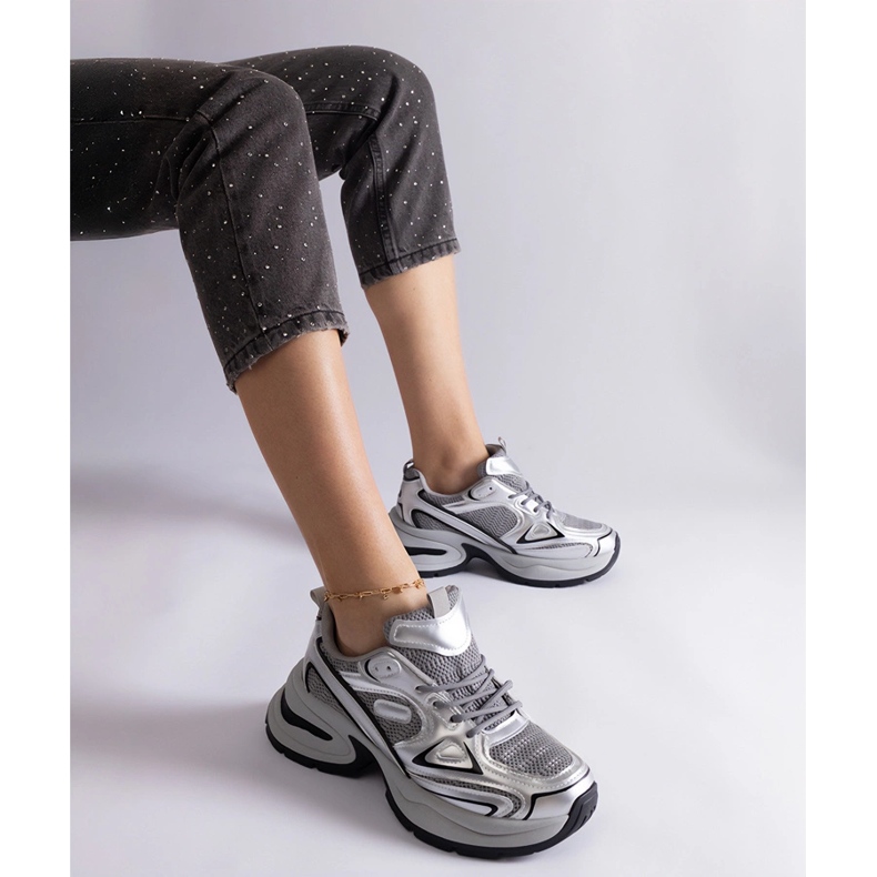 Stříbrné tenisky s masivní podrážkou stříbrný 1 Stříbrné tenisky s masivní podrážkou stříbrný 1