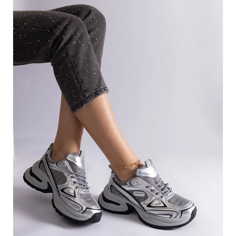 Stříbrné tenisky s masivní podrážkou stříbrný 2 Stříbrné tenisky s masivní podrážkou stříbrný 2