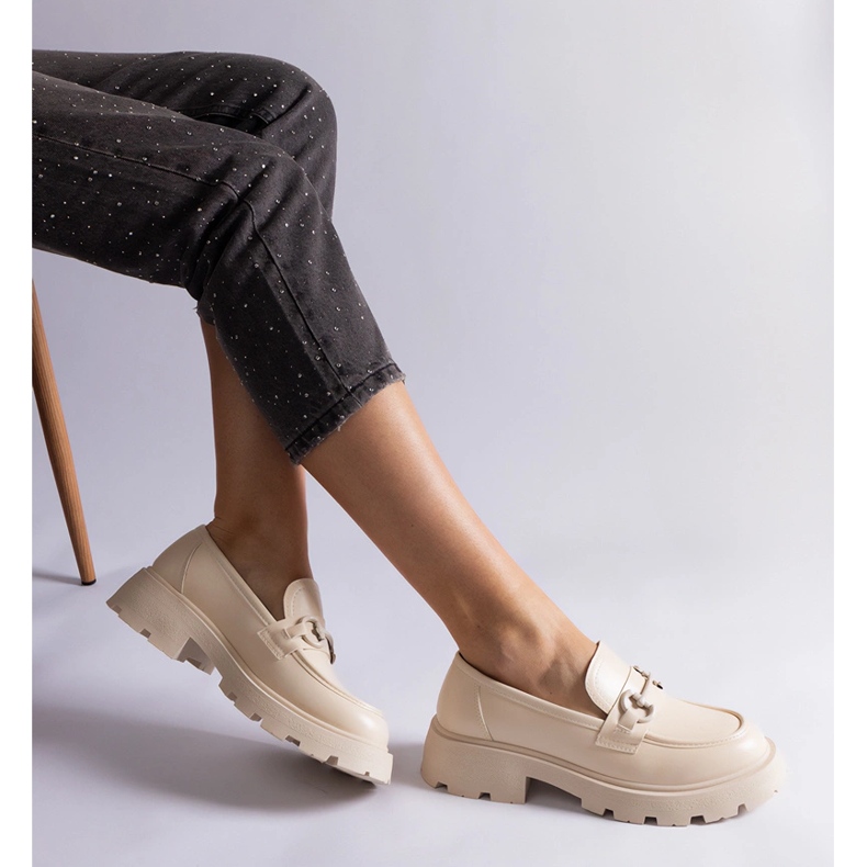 Béžové mokasíny z ekokůže se zlatým zdobením béžový 1