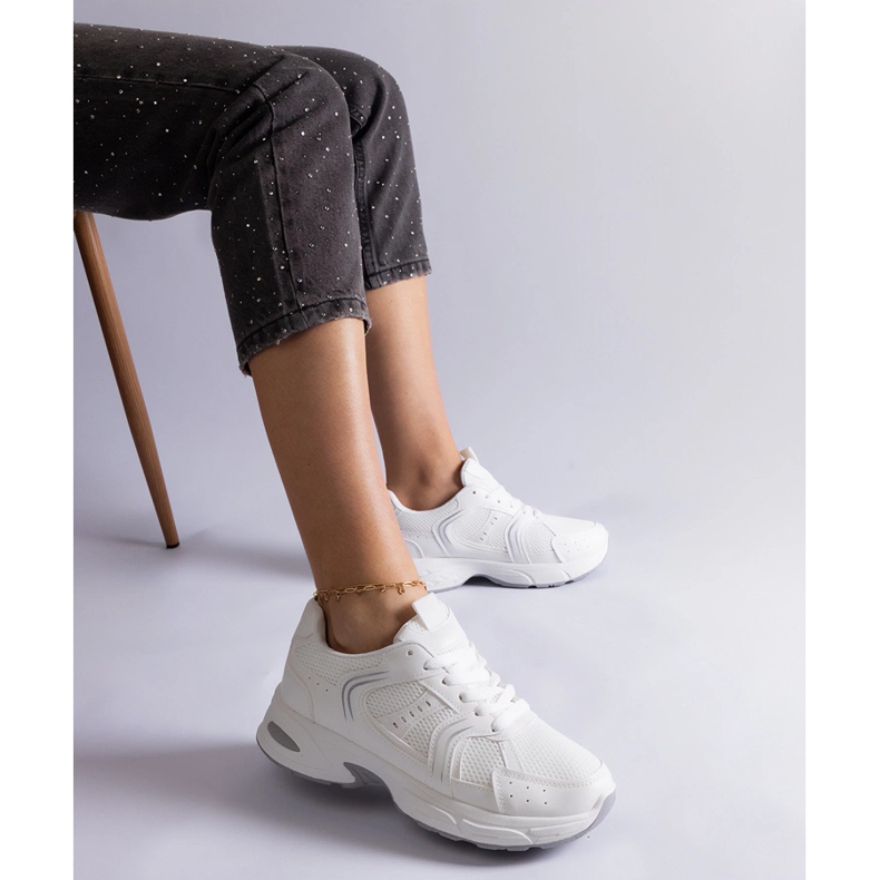 Bílé sportovní tenisky bílý 1