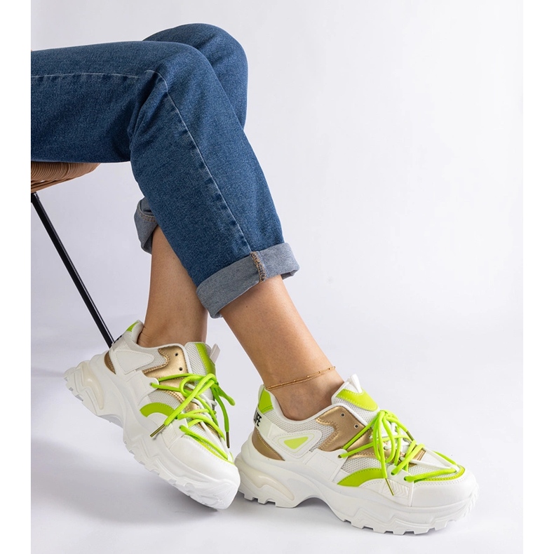 Bílé sportovní tenisky bílý 2