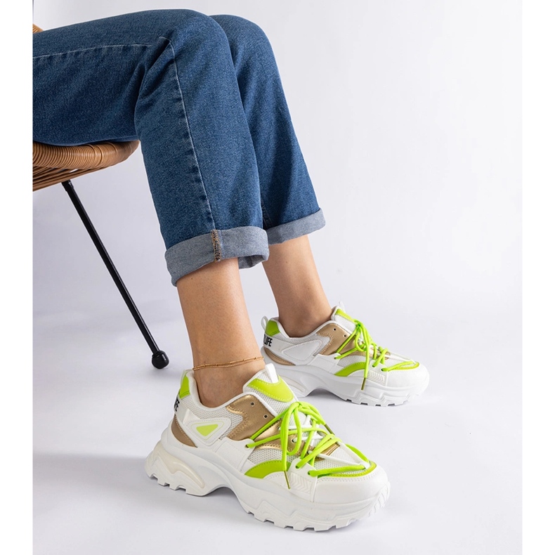 Bílé sportovní tenisky bílý 1