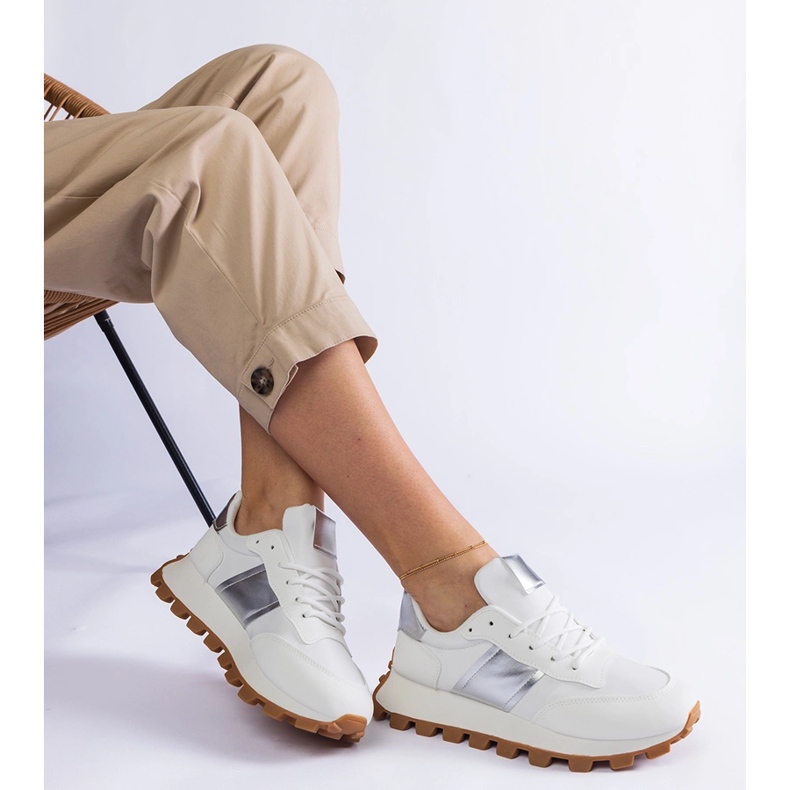 Bílé tenisky s viditelným chráničem bílý 2