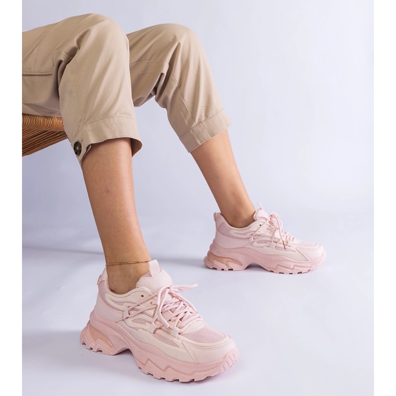 Růžové sportovní tenisky na masivní podrážce růžový 1 Růžové sportovní tenisky na masivní podrážce růžový 1