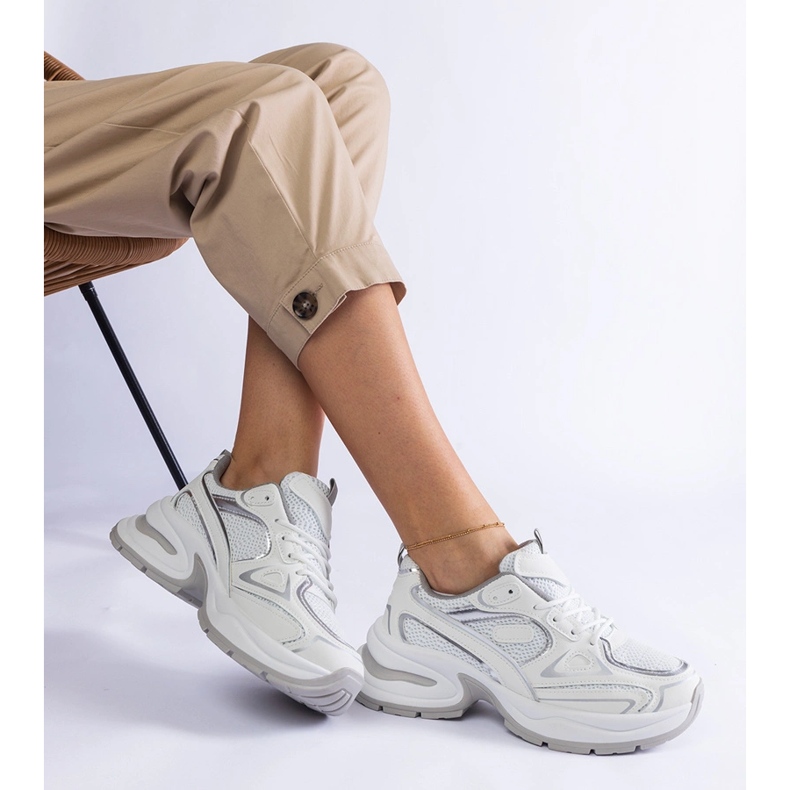 Bílé tenisky na masivní podrážce bílý 1