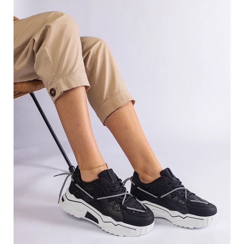 Černé dámské tenisky se třpytkami černý 2