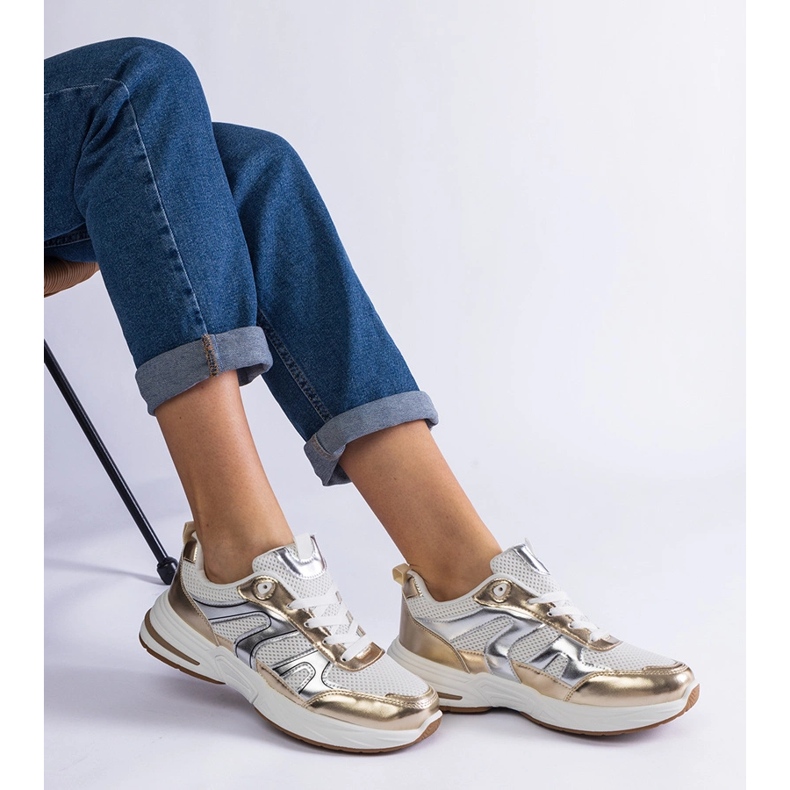 Materiální sportovní tenisky se zlatými vložkami 2