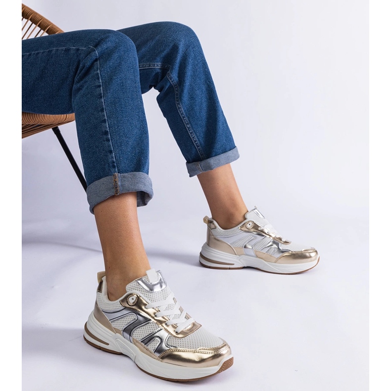 Materiální sportovní tenisky se zlatými vložkami 1