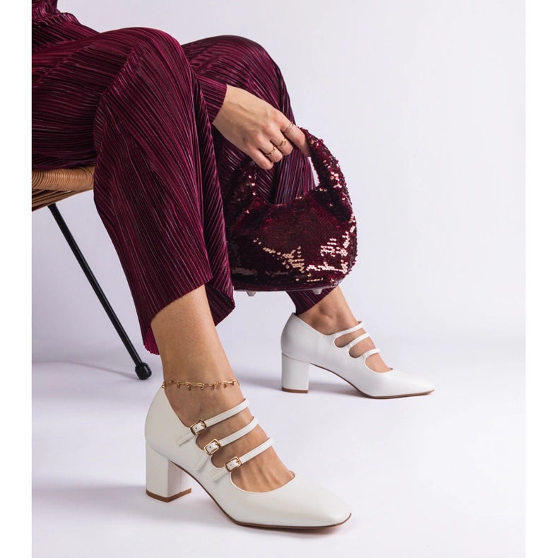 Bílá čerpadla na sloupku s dekorativními sponami bílý 1