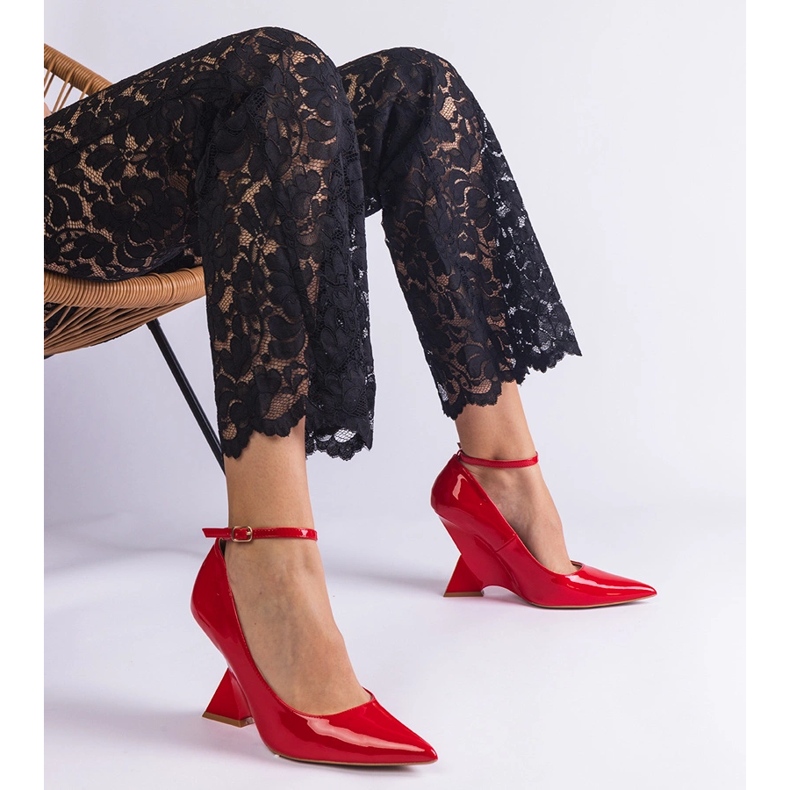 Červená čerpadla lakovaná na klínech červené 1 Červená čerpadla lakovaná na klínech červené 1