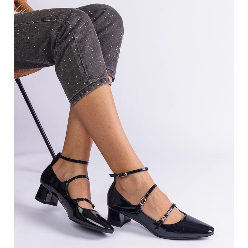 Černá čerpadla je rozptýlená pásem černý 2