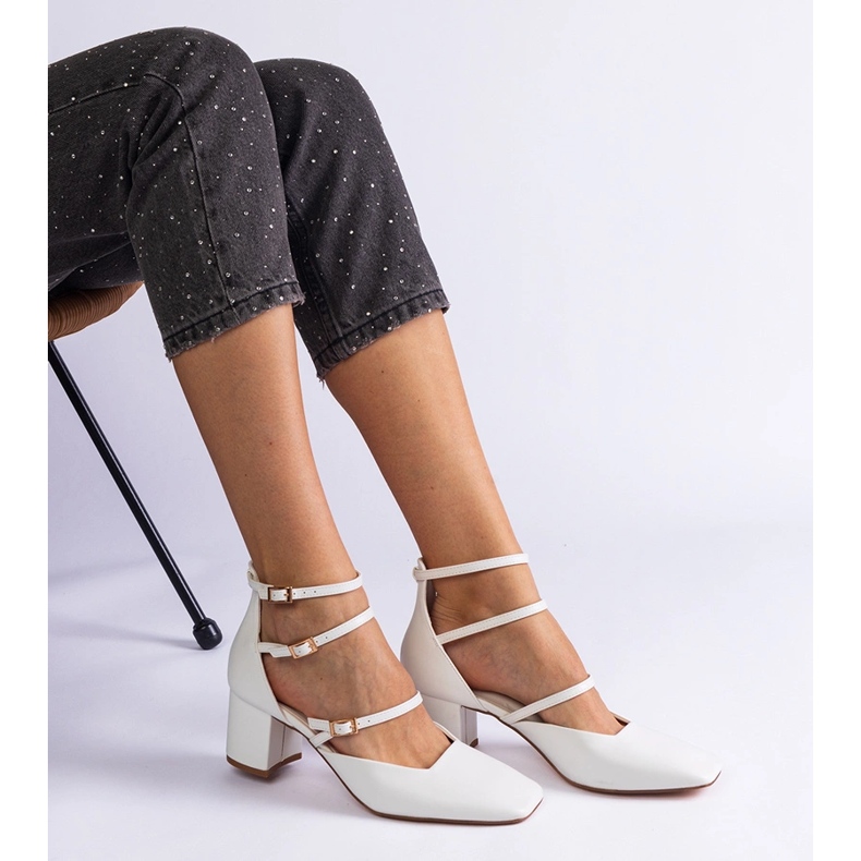 Bílá čerpadla na sloupu s sponami bílý 1 Bílá čerpadla na sloupu s sponami bílý 1