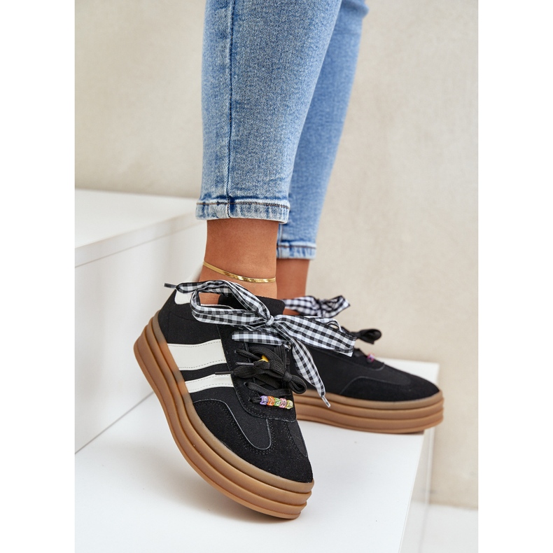 Dámské tenisky s černými kolíky 2