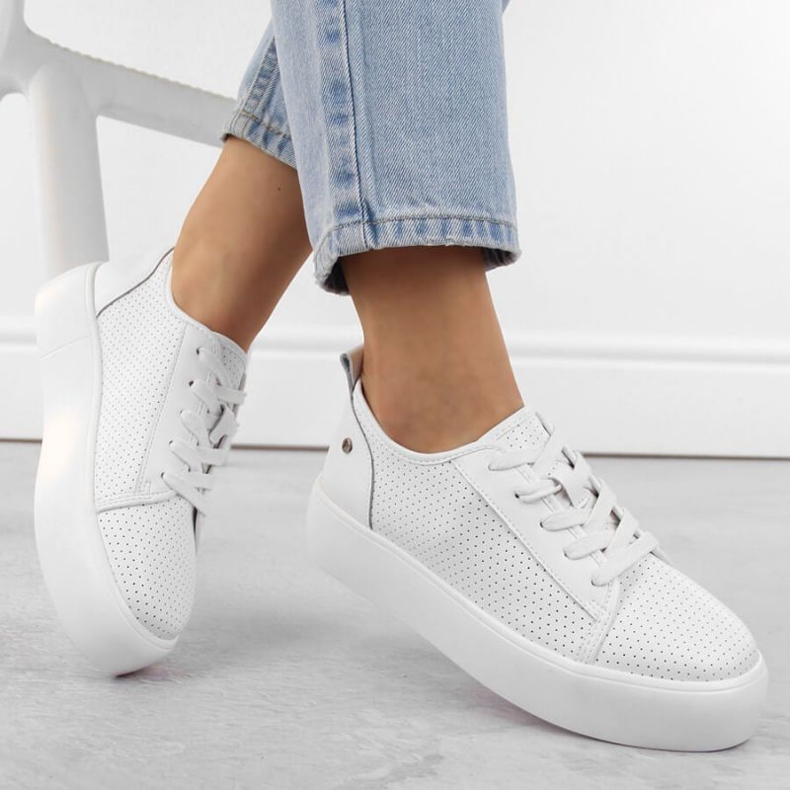 Bílé kožené boty Filippo W PAW524 bílý 2