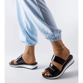 Elegantní lakované černé dámské boty na šněrování černá 1