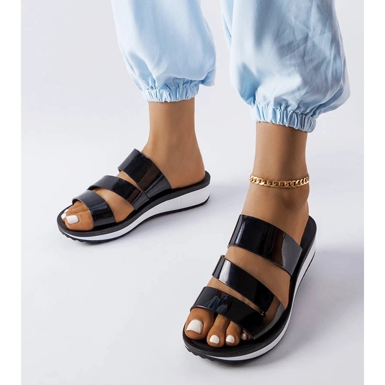 Elegantní lakované černé dámské boty na šněrování černá 2 Elegantní lakované černé dámské boty na šněrování černá 2